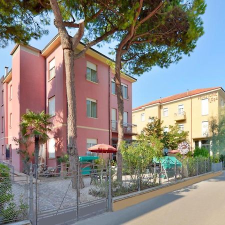 Hotel Capri Cesenatico Exterior foto
