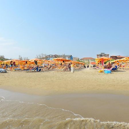Hotel Capri Cesenatico Exterior foto