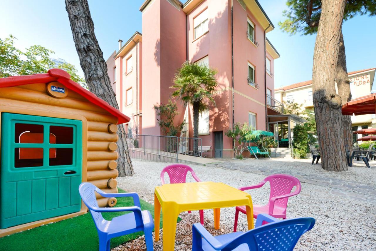 Hotel Capri Cesenatico Exterior foto