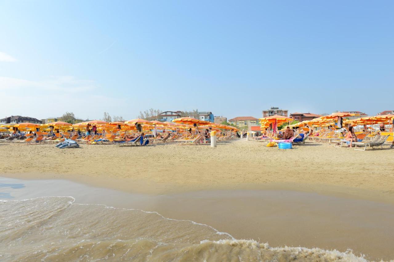 Hotel Capri Cesenatico Exterior foto
