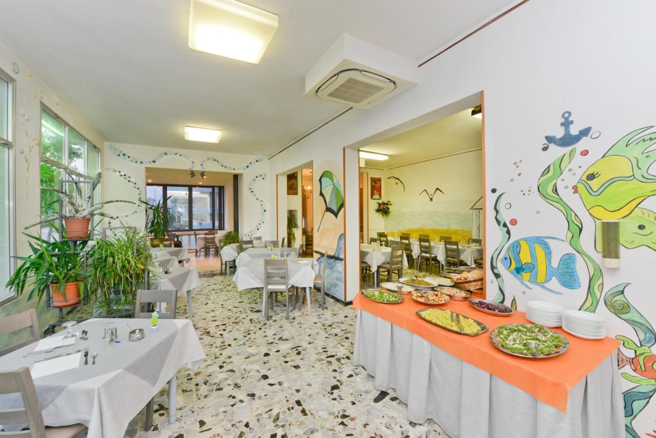 Hotel Capri Cesenatico Exterior foto